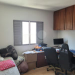 Sobrado com 14 metros de frente , na Região do Jardim Guapira , próximo ao Clube Guapira com 5 dormitórios, sendo 3 suíte com armários embutidos ,banheiro social, Sala para 2 ambientes, escritório com banheiro .cozinha ampla com armários, área de serviço ,dispensa, quintal com banheiro externo c
