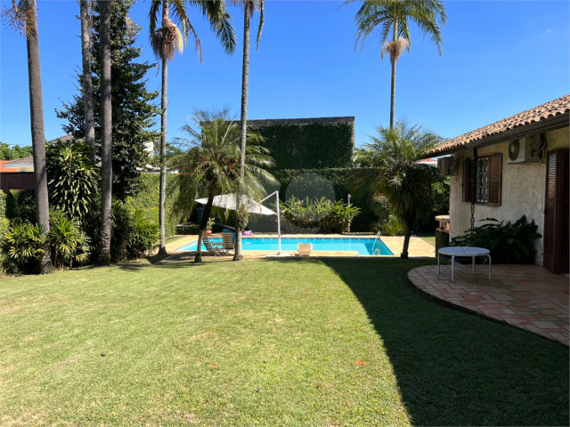 Casa Térrea à venda com 5 quartos, sendo 3 suítes,  em Interlagos, São Paulo, SP