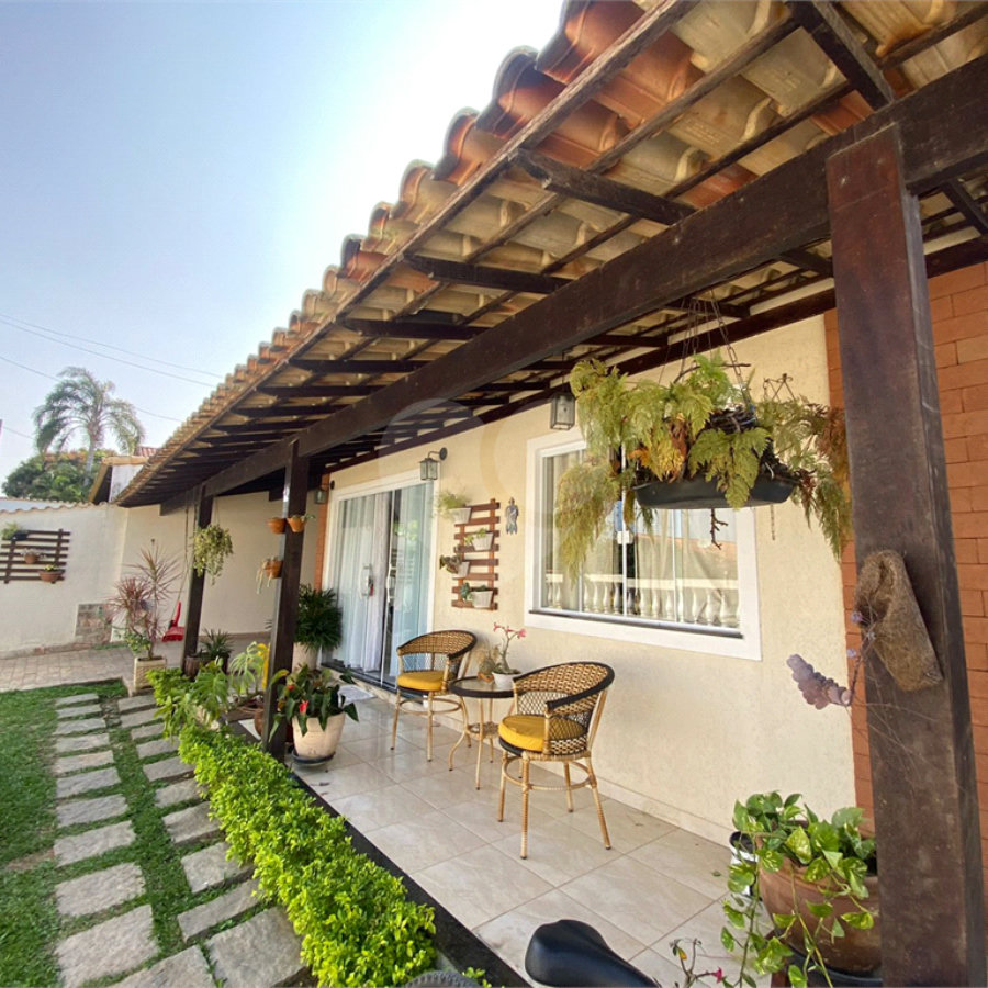 Casa em condomínio à venda com 4 quartos, sendo 1 suíte, em Baleia, São Pedro da Aldeia, RJ