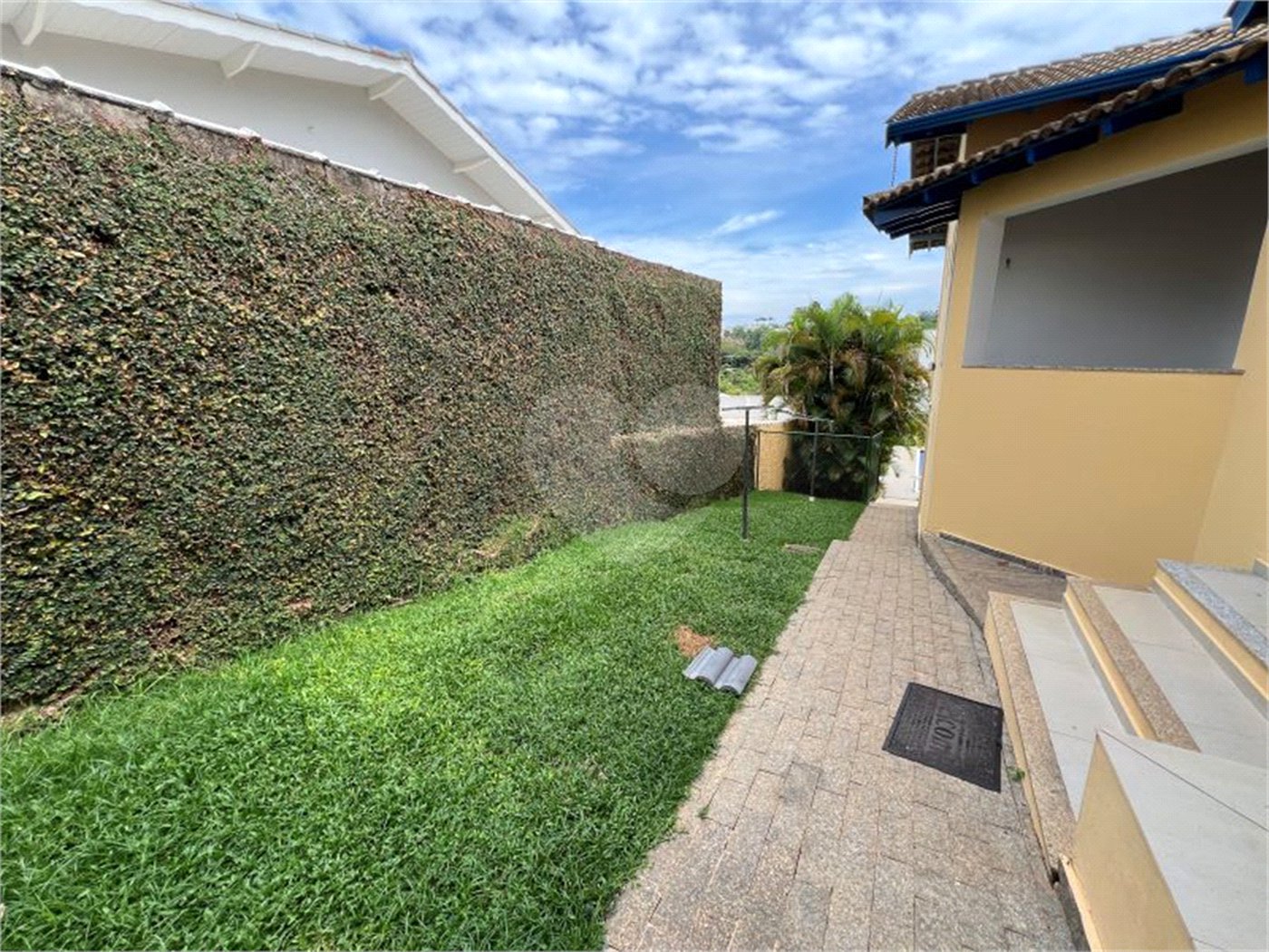 Casa à venda ou para alugar com 4 quartos, sendo 3 suítes, no condomínio Estância Marambaia, Vinhedo - SP