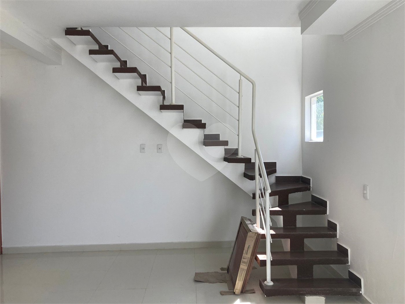 Casa à venda com 2 suítes no condomínio Villagio, Mogi das Cruzes - SP