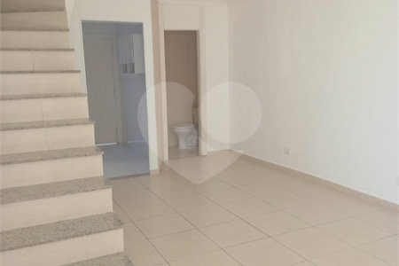 Casa à venda com 2 suítes no condomínio Villa Dell Victor, São Paulo - SP