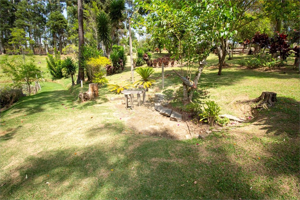 Sítio à venda com 7 quartos, sendo 6 suítes, em Jardim Santa Vitória (canguera), São Roque, SP