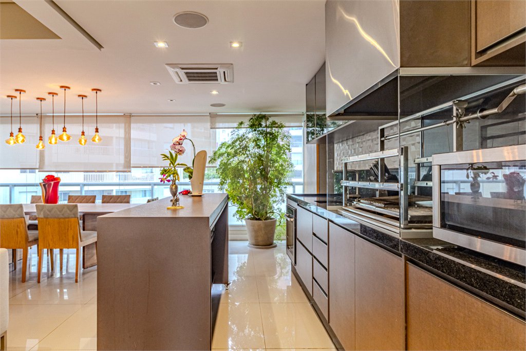Apartamento à venda com 3 suítes em Alto da Lapa, São Paulo, SP