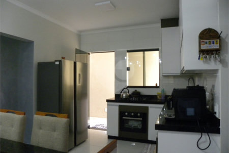 Sobrado à venda com 3 quartos, sendo 1 suíte, em João Aranha, Paulínia, SP