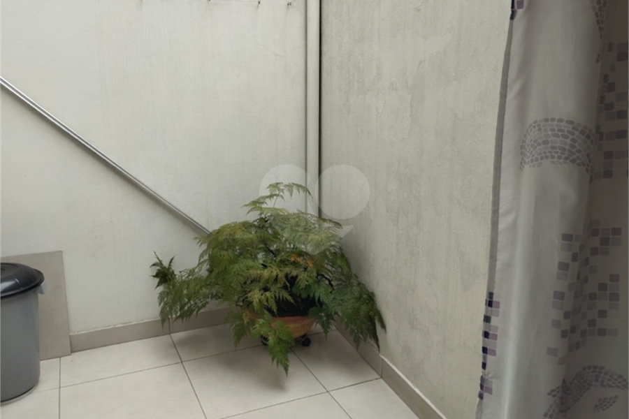 Casa à venda com 3 quartos, sendo 1 suíte, no condomínio Residencial Jardim das Palmas, São Paulo - SP