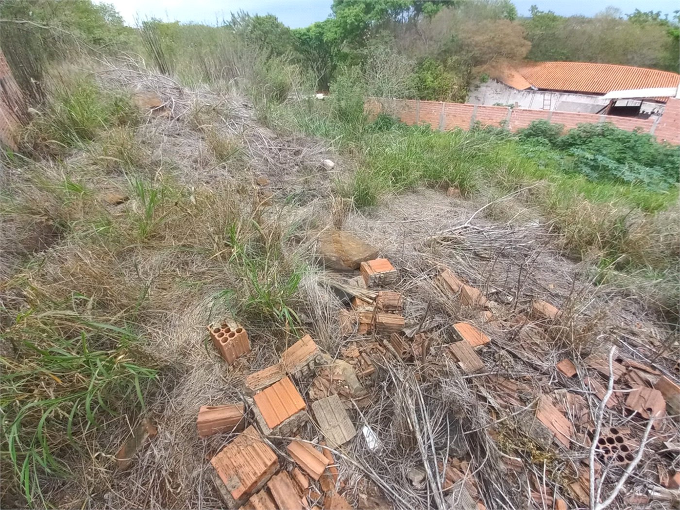 Terreno para venda, contendo 250,00 m² de área total.