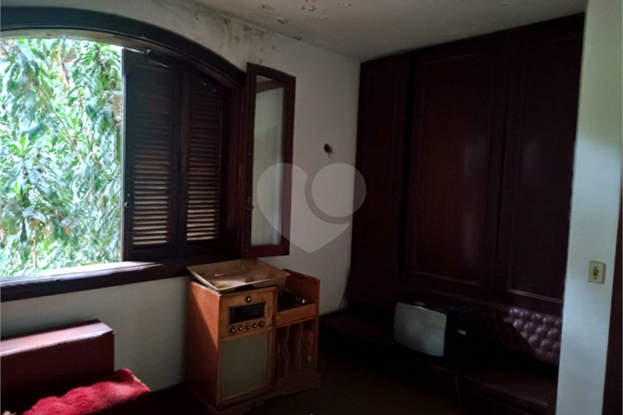 Casa à venda com 4 quartos, sendo 2 suítes, no condomínio Associação Reserva das Hortênsias, Mairiporã - SP