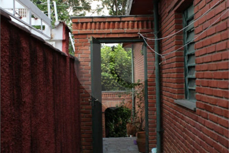 Casa à venda com 4 quartos, sendo 2 suítes, em Jardim Leonor, São Paulo, SP