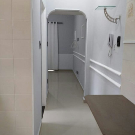 Sala Living à Venda no Centro de São Vicente | A 1 Quadra da Praia do Gonzaguinha