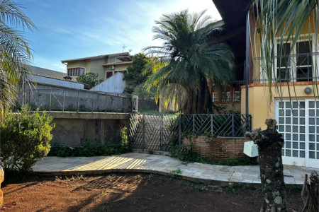 Casa à venda com 4 suítes em Vila Petrópolis, Atibaia, SP