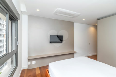 Apartamento à venda com 3 suítes em Campo Belo, São Paulo, SP
