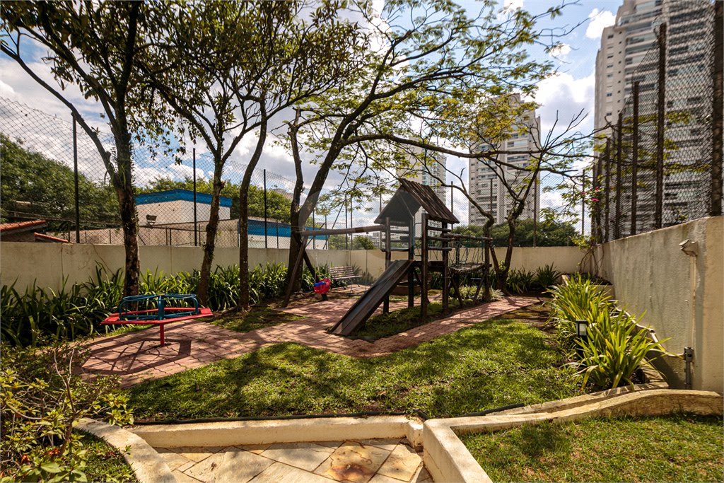 Apartamento à venda com 4 quartos, sendo 1 suíte, em Alto da Boa Vista, São Paulo, SP