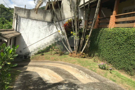 Casa à venda com 5 quartos, sendo 2 suítes,  em Jardim Maristela, Atibaia, SP