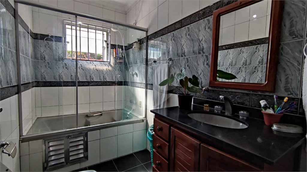 Sobrado à venda com 4 quartos, sendo 2 suítes, em Interlagos, São Paulo, SP