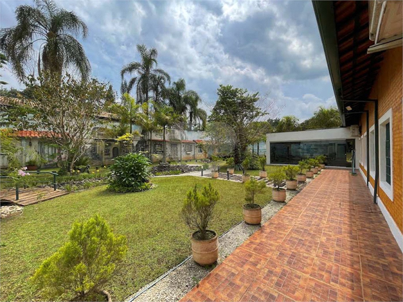Casa à venda com 4 suítes no condomínio Miollo da Granja, Cotia - SP