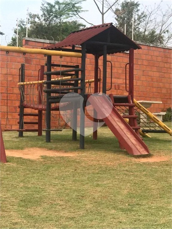 Casa à venda com 3 quartos, sendo 1 suíte, no condomínio Village Moutonnée, Salto - SP