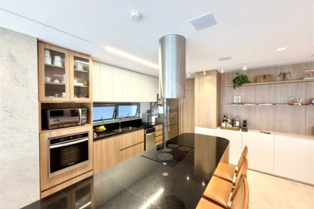 Apartamento à venda com 3 suítes em Moema, São Paulo, SP