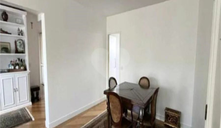 Apartamento à venda com 3 quartos, sendo 1 suíte,  em Moema, São Paulo, SP