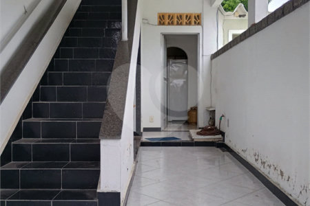 Casa à venda com 5 quartos, sendo 1 suíte, em Bangu, Rio de Janeiro, RJ