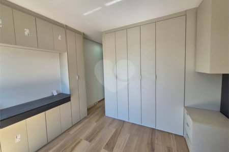 Sobrado à venda com 3 quartos, sendo 1 suíte, em Cidade dos Bandeirantes, São Paulo, SP