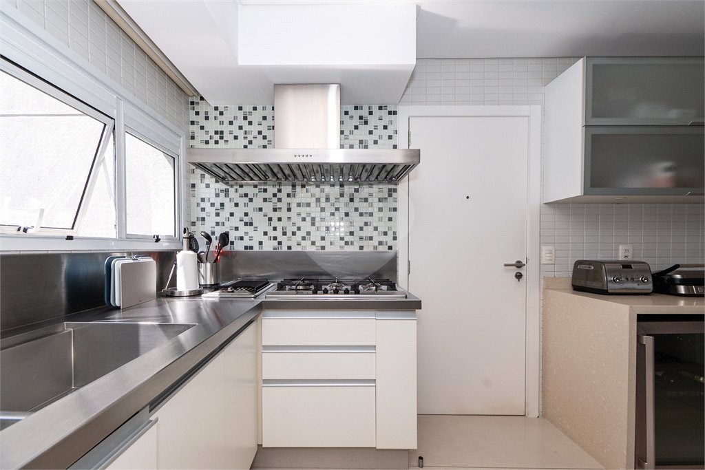 Apartamento à venda com 3 suítes em Sumarezinho, São Paulo, SP