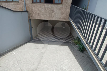 Sobrado à venda com 3 quartos, sendo 1 suíte,  em Jardim Pinheiros, São Paulo, SP