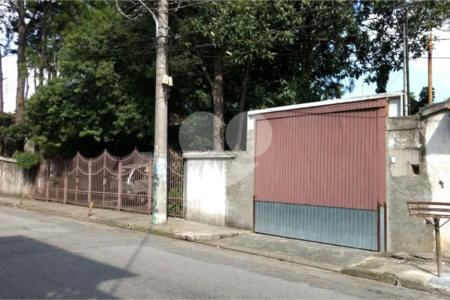 Terreno à venda em Vila Carmosina, São Paulo, SP