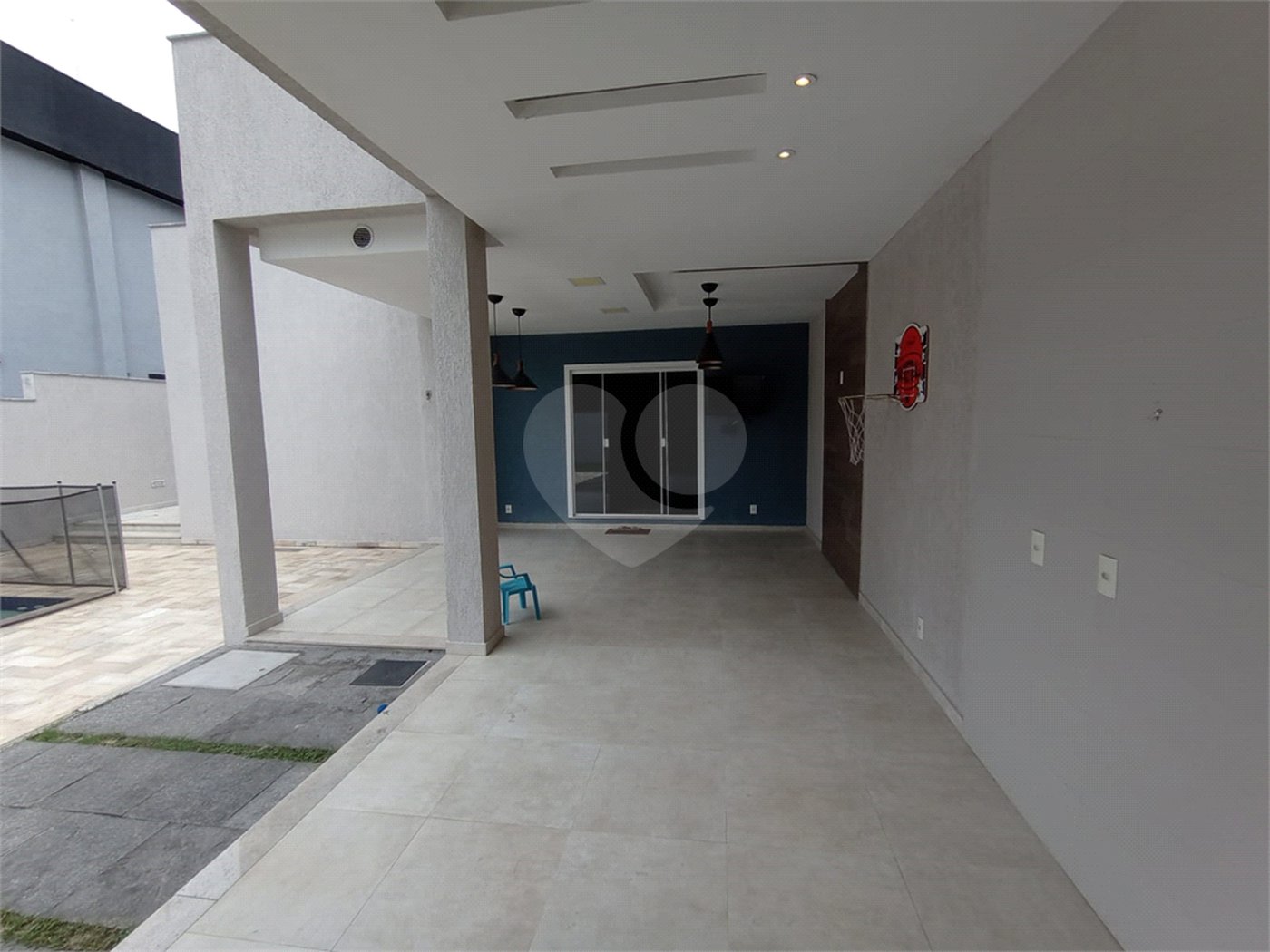 Casa à venda com 3 quartos, sendo 1 suíte, no condomínio Fazenda Cantagalo, Rio de Janeiro - RJ