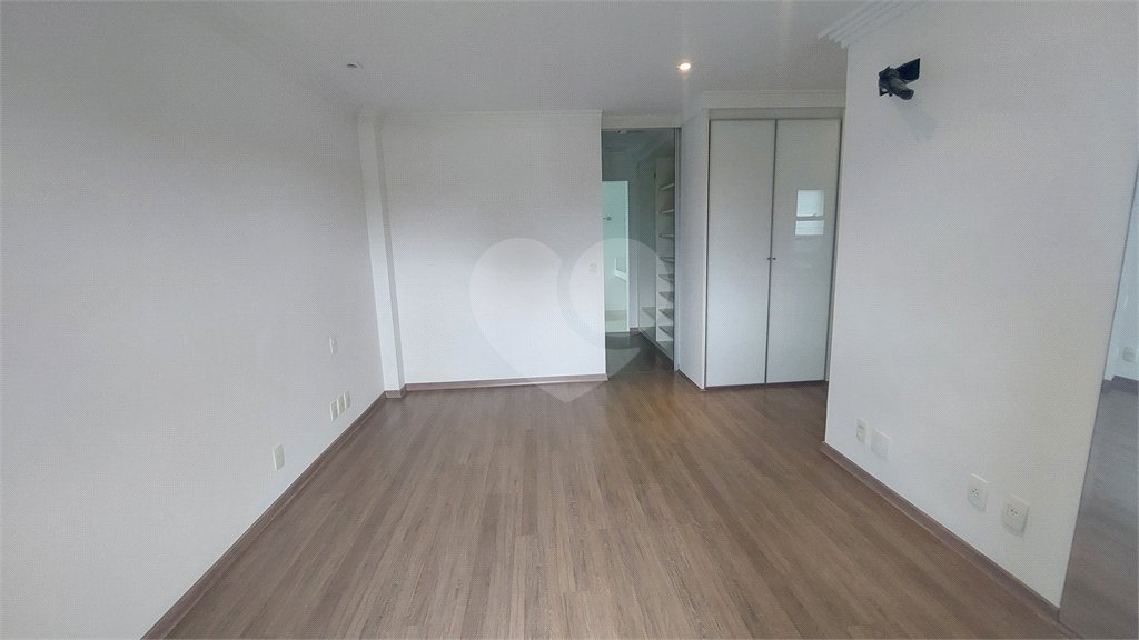 Apartamento à venda com 3 quartos, sendo 1 suíte, em Alto da Boa Vista, São Paulo, SP