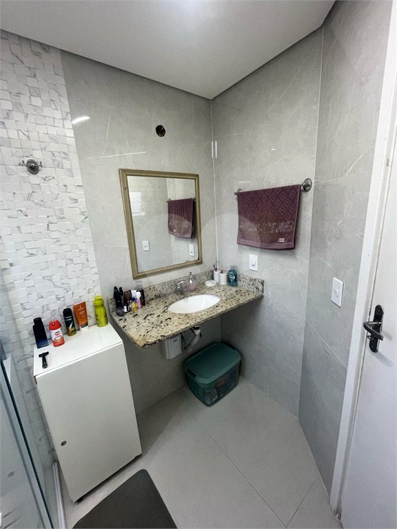 Casa à venda com 3 quartos, sendo 1 suíte, no condomínio Residencial Villagio Vitória, Guarulhos - SP
