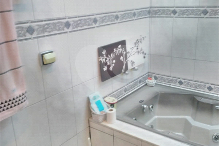Casa à venda com 4 quartos, sendo 3 suítes, no condomínio Da Serra, São Paulo - SP