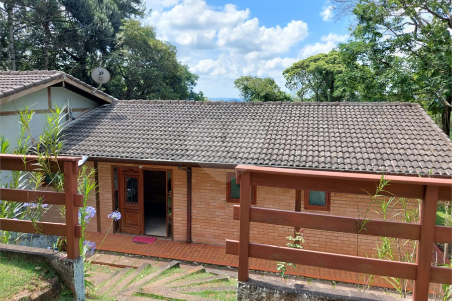 Casa à venda com 3 suítes em Roseira, Mairiporã, SP
