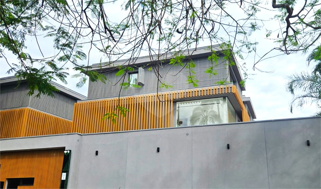 Casa à venda com 4 suítes no condomínio Plm 875, São Paulo - SP