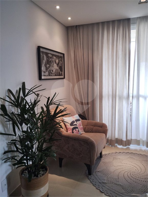 Apartamento à venda com 3 quartos, sendo 1 suíte,  em Jardim Ester Yolanda, São Paulo, SP