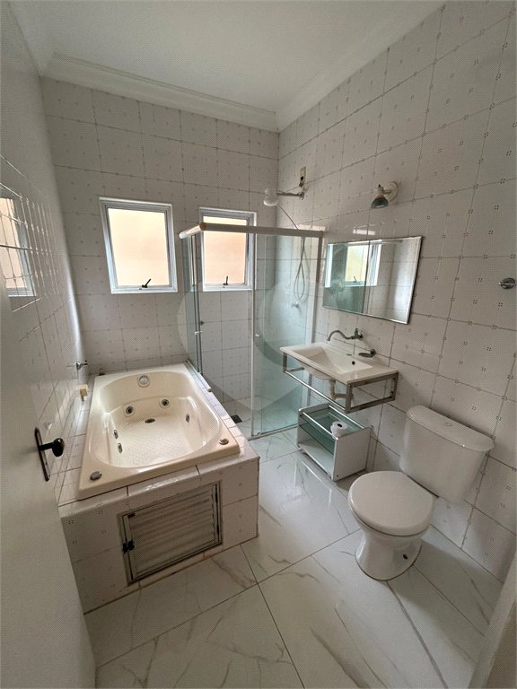 Casa à venda com 4 quartos, sendo 1 suíte, no condomínio Raizes, Paulínia - SP