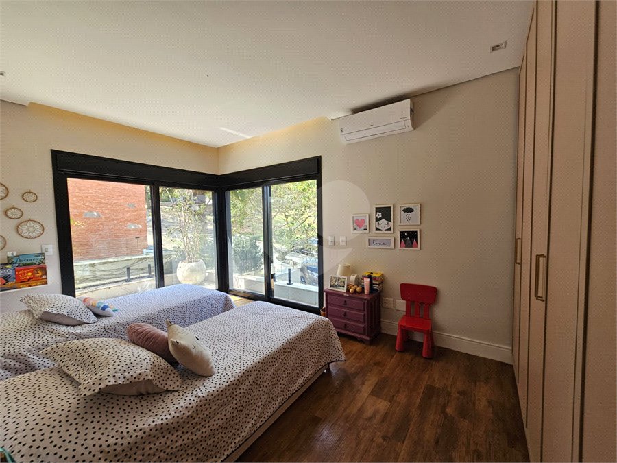 Casa à venda com 4 suítes no condomínio Residencial Itahyê, Santana de Parnaíba - SP