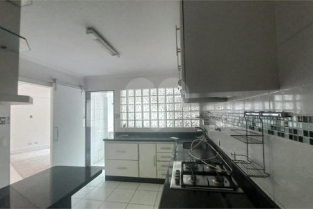Apartamento à venda com 3 quartos, sendo 1 suíte,  em Vila Andrade, São Paulo, SP