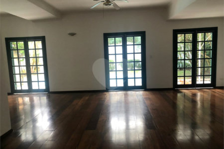 Sobrado à venda com 3 quartos, sendo 1 suíte,  em Panamby, São Paulo, SP
