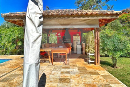 Villagio à venda com 5 quartos, sendo 3 suítes, em Vila Petrópolis, Atibaia, SP