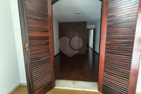 Sobrado à venda com 3 quartos, sendo 1 suíte,  em Jardim Esmeralda, São Paulo, SP
