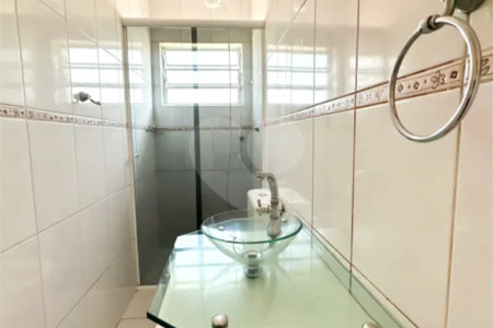 Sobrado à venda com 4 quartos, sendo 1 suíte, em Parque São Domingos, São Paulo, SP