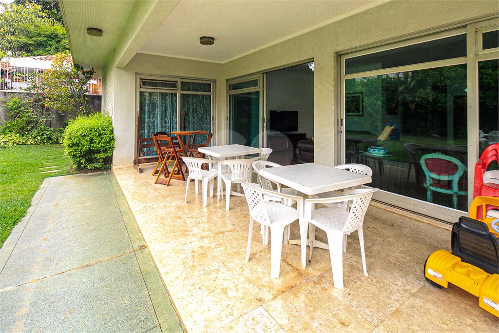 Casa Térrea à venda com 4 quartos, sendo 1 suíte, em Alto da Boa Vista, São Paulo, SP
