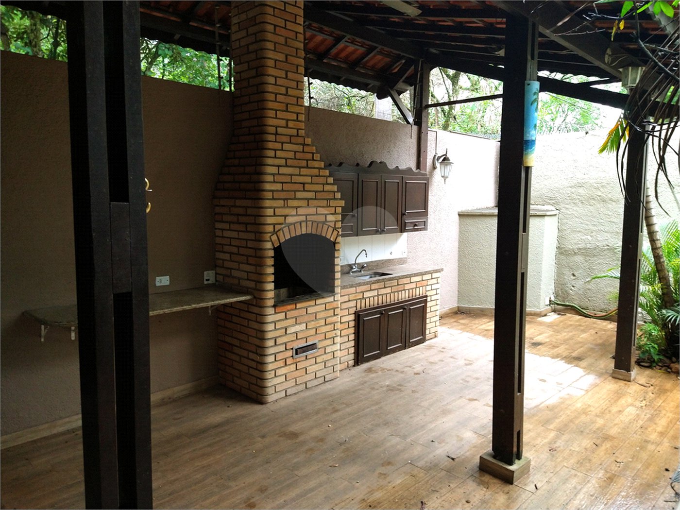 SOBRADO DE 426,0 M² COM 04 SUITES, SALÃO DE FESTAS, 06 VAGAS,06 BANHEIROS E PISCINA PARA LOCAÇÃO OU VENDA NO BARRO BRANCO