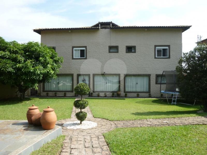Sobrado à venda com 3 suítes em Jardim Leonor, São Paulo, SP