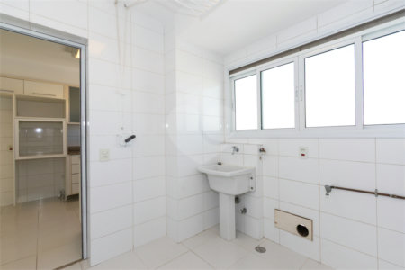 Apartamento à venda com 3 quartos, sendo 1 suíte,  em Vila Uberabinha, São Paulo, SP