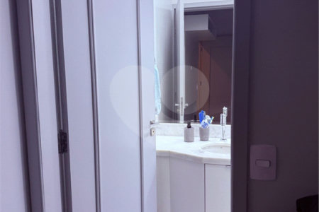 Sobrado à venda com 4 quartos, sendo 2 suítes, em Vila Santo Antônio, Cotia, SP