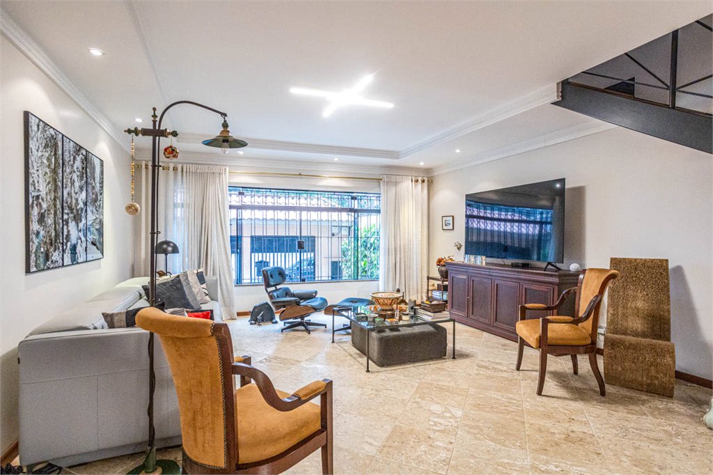 Sobrado à venda com 3 quartos, sendo 1 suíte,  em Vila Mariana, São Paulo, SP