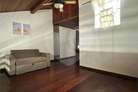 Casa em condomínio à venda com 2 quartos, sendo 1 suíte, em Ogiva, Cabo Frio, RJ