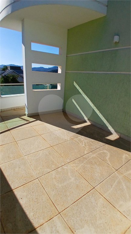 Casa à venda com 3 suítes no condomínio Figueira Garden, Atibaia - SP